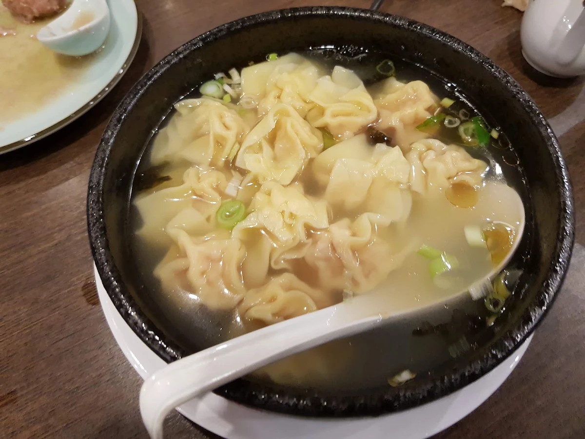 蝦肉小餛飩 pork & prawn wonton soup